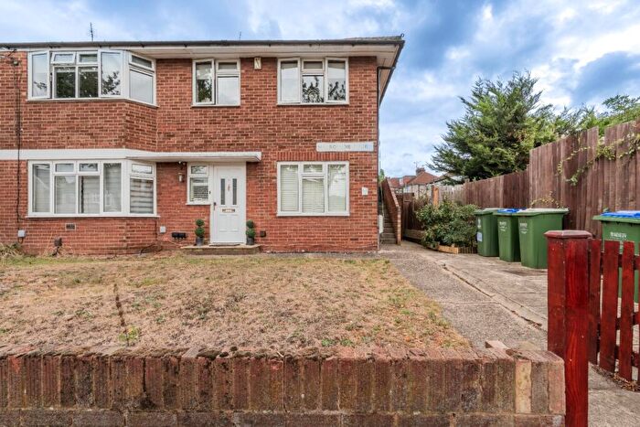 2 Bedroom Maisonette For Sale In Palm Avenue, Sidcup, Kent, DA14