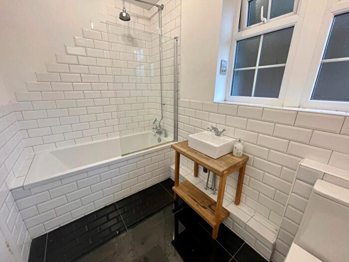 2 Bedroom Apartment To Rent In Tudor Court, Cavendish Place, BH1