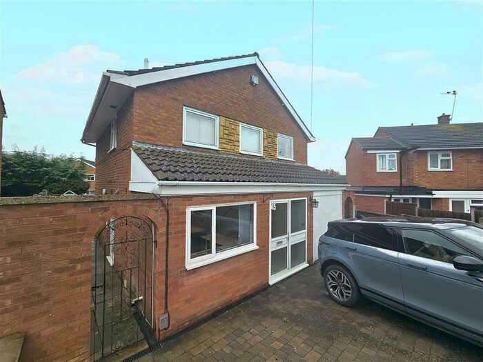 3 Bedroom Detached House To Rent In St. Ives Road, Wigston, LE18