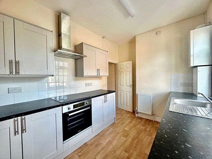 2 Bedroom Flat To Rent In Woodhouse Road, North Finchley, London, N12