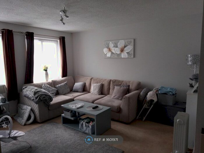 1 Bedroom Maisonette To Rent In St Johns Crescent, Broadbridge Heath, Horsham, RH12