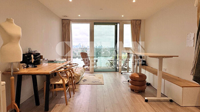 2 Bedroom Apartment To Rent In Woodberry Down, Newnton Close, London, N4