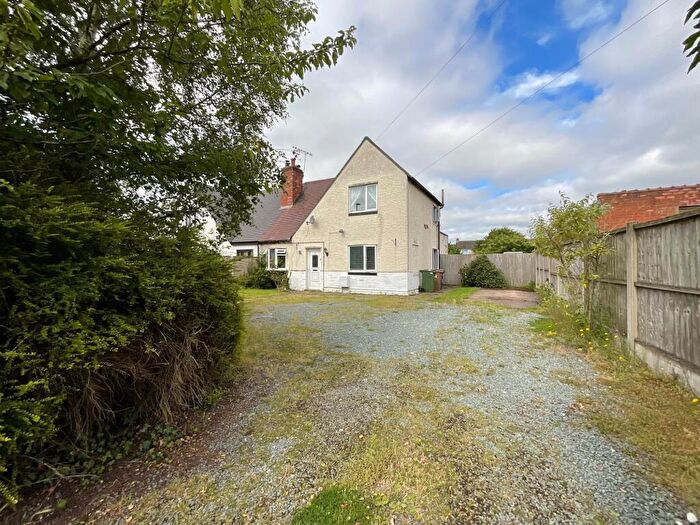 3 Bedroom Semi-Detached House For Sale In Stockton Lane, Stafford, ST17