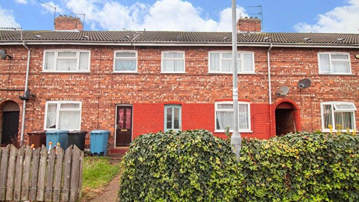 3 Bedroom Terraced House For Sale In Weighton Grove, Hull, HU6