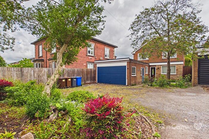 4 Bedroom Detached House For Sale In Ashby Road, Burton-on-Trent, DE15