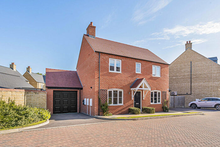 3 Bedroom Detached House For Sale In Violet Close, Ambrosden, OX25