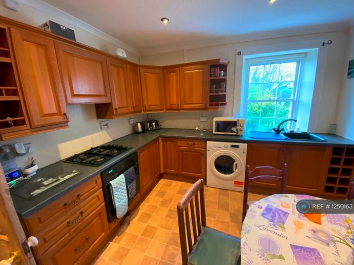 2 Bedroom Flat To Rent In Lower, Stirling, FK8