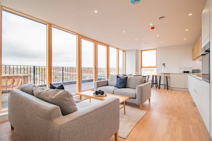 2 Bedroom Flat To Rent In Riverside View, Keynsham, BS31