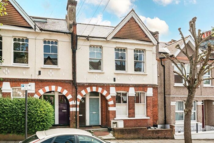 3 Bedroom Flat To Rent In Salterford Road, Tooting, SW17
