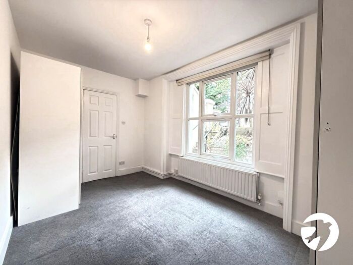 2 Bedroom Flat For Sale In Cressingham Road, London, SE13