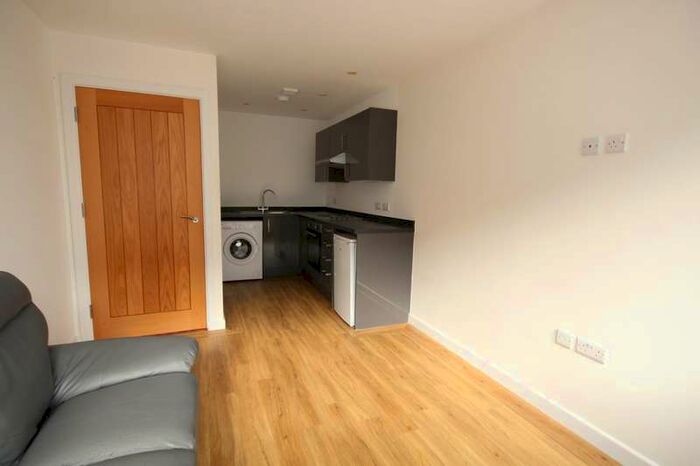1 Bedroom Flat To Rent In Isambard Brunel Road, Portsmouth, PO1