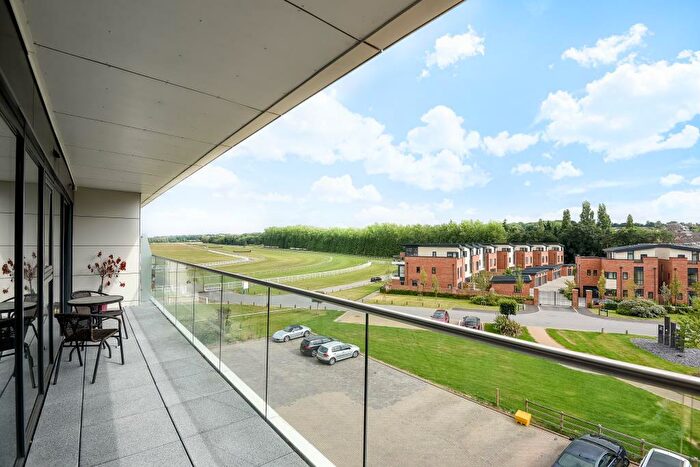 2 Bedroom Apartment To Rent In Newbury, Berkshire, RG14