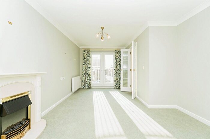 2 Bedroom Flat For Sale In Grove Lane, Holt, Norfolk, NR25