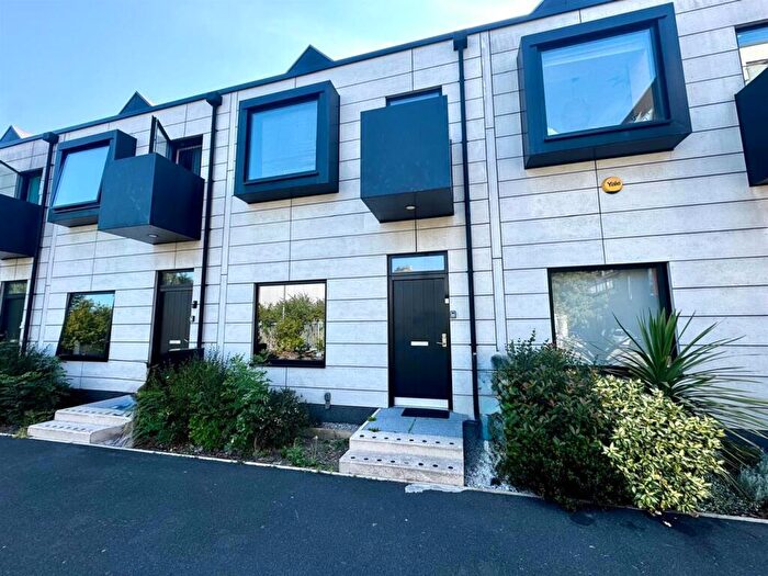 2 Bedroom Terraced House To Rent In Springfield Lane, Salford, M3