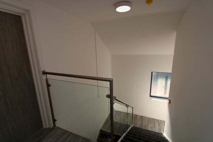 Studio To Rent In Julien Road, Coulsdon, CR5