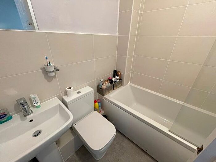2 Bedroom Flat To Rent In Burton Road, Manchester, M20