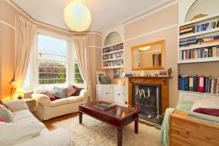 2 Bedroom Flat To Rent In Earlsfield Road, Earlsfield, SW18