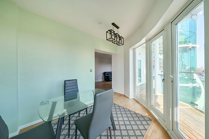 2 Bedroom Flat For Sale In Uxbridge Road, London, W5