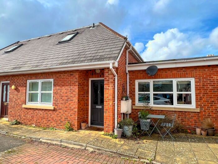 2 Bedroom Apartment To Rent In Hidden Close, West Molesey, KT8