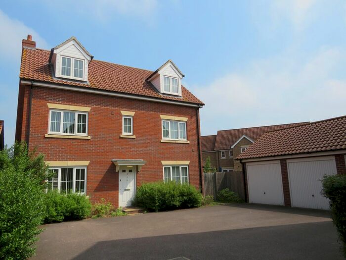 5 Bedroom Detached House To Rent In Yew Tree Close, Mildenhall, Bury St. Edmunds, IP28
