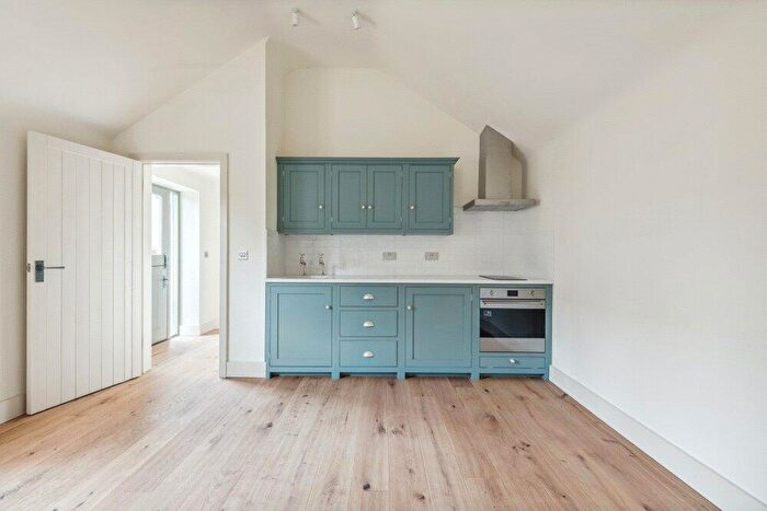 1 Bedroom Terraced House For Sale In Oxford Road, Burford, Oxfordshire, OX18