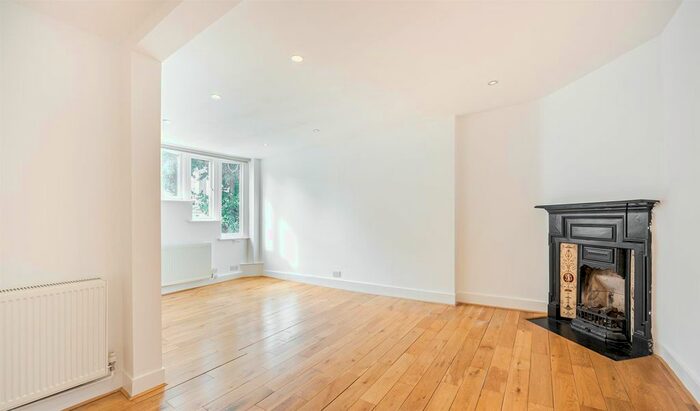 3 Bedroom Mews To Rent In Dove Mews, London, SW5