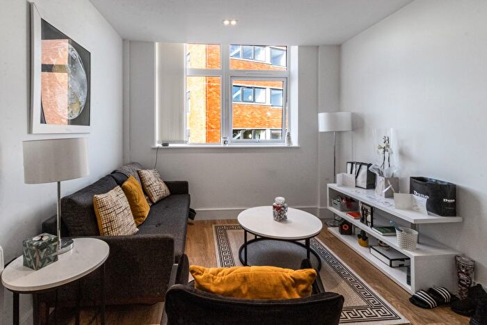 2 Bedroom Flat To Rent In Laporte Way, Luton, LU4