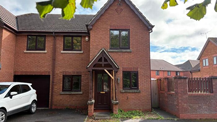 3 Bedroom Property To Rent In Weavers Close, Chippenham, SN14