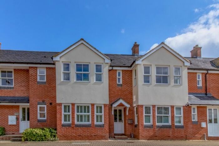 2 Bedroom Flat To Rent In Priory Road, Bicester, OX26