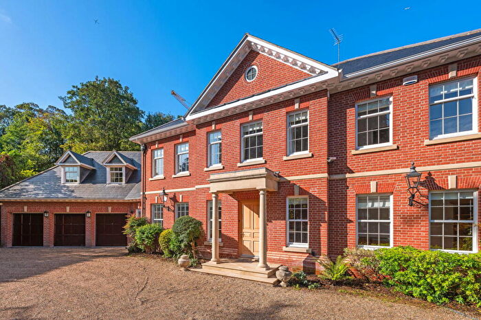 5 Bedroom Detached House To Rent In Albany Close, Esher, KT10