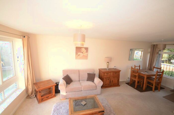 2 Bedroom Apartment To Rent In Montpelier Court, SL4