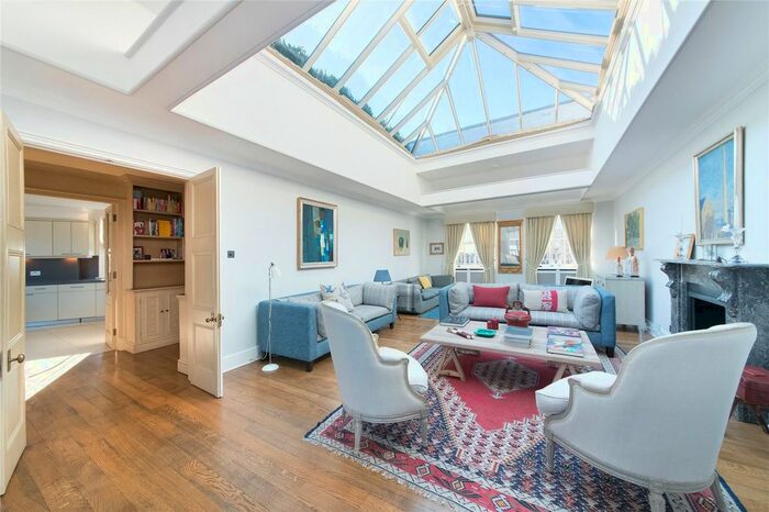 3 Bedroom Flat To Rent In Bina Gardens, South Kensington, London, SW5