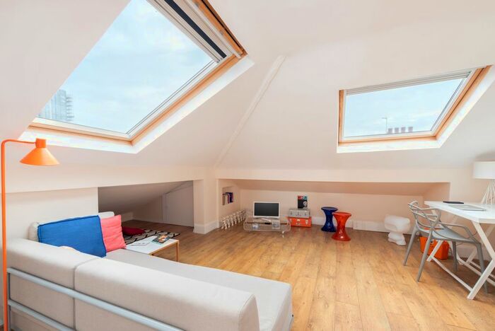 Studio To Rent In King Henrys Road, London, NW3