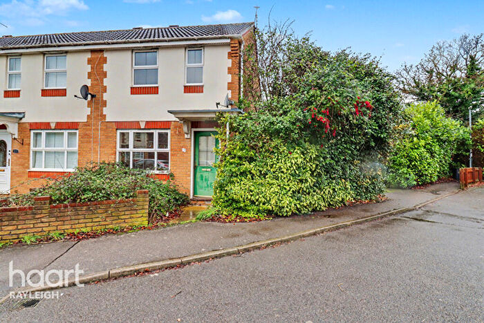 2 Bedroom Semi Detached House For Sale In Stirling Close, Rayleigh, SS6