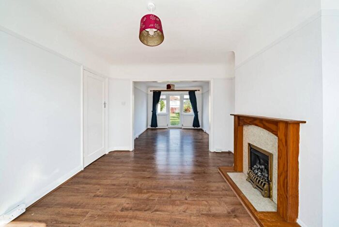 3 Bedroom Semi Detached House To Rent In Elgin Avenue, Harrow, HA3