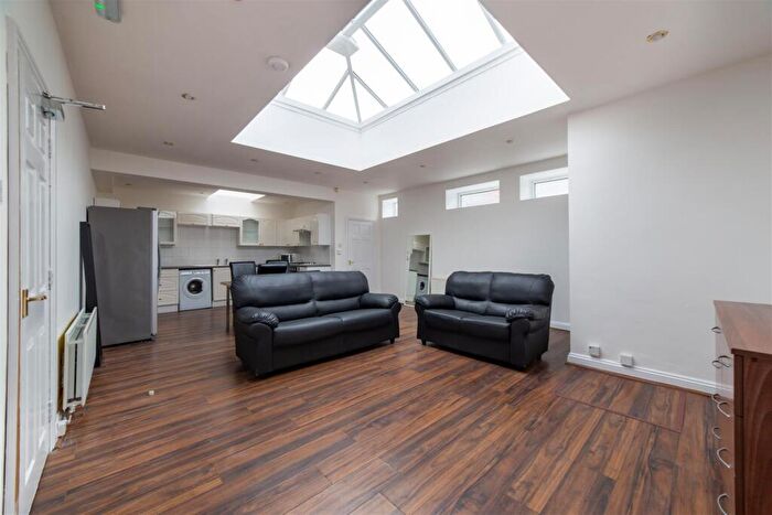 4 Bedroom Flat To Rent In **En-Suite Rooms** £pppw - Holly Avenue, Jesmond, NE2