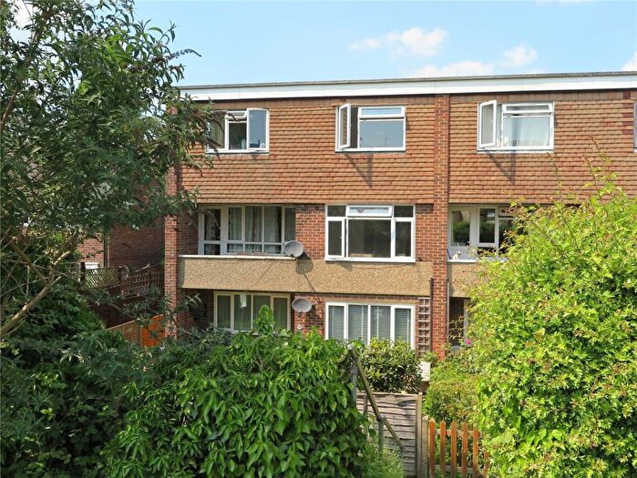 3 Bedroom Apartment To Rent In Weydon Lane, Farnham, Surrey, GU9