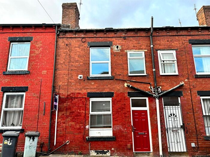 2 Bedroom Terraced House To Rent In Brompton View, Beeston, Leeds, LS11
