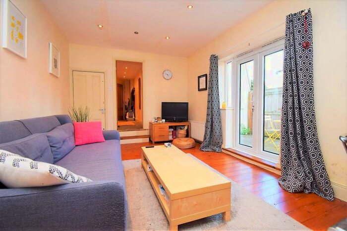 1 Bedroom Apartment To Rent In Jesmond, Newcastle Upon Tyne, NE2