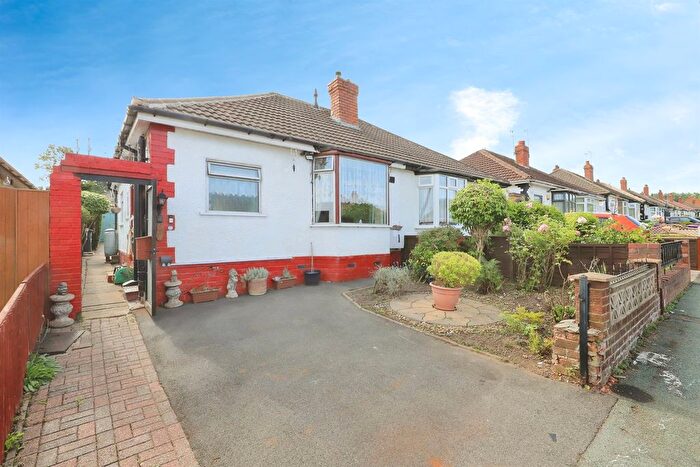 2 Bedroom Semi-detached Bungalow For Sale In Ward Grove, Wolverhampton, WV4