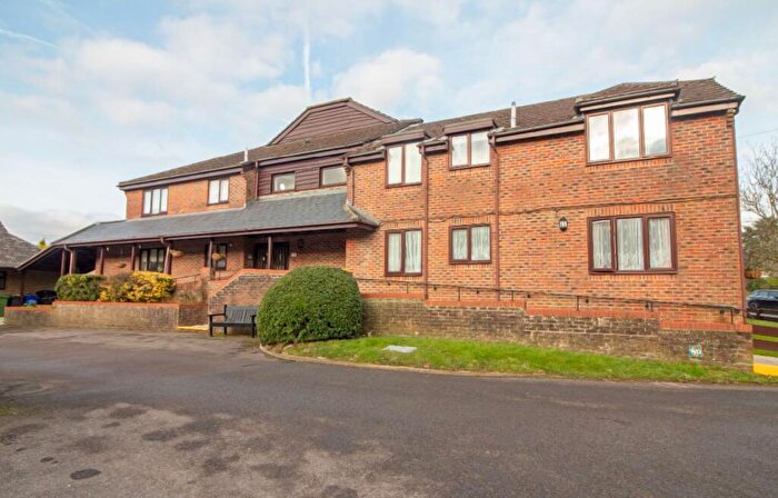 1 Bedroom Flat For Sale In Swallow Court, Clanfield, PO8