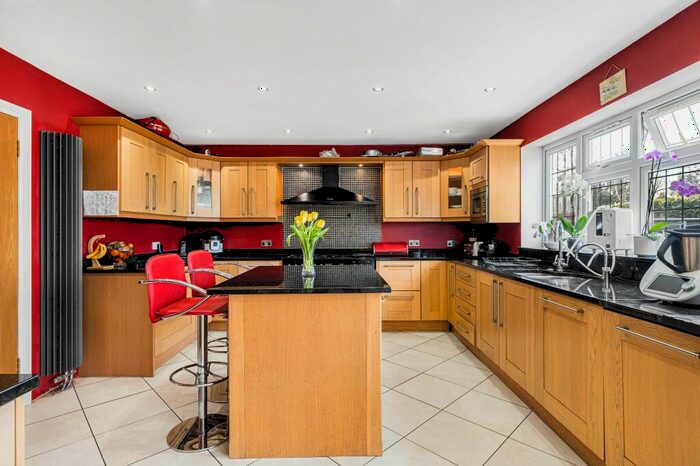 6 Bedroom Detached House For Sale In Mountway, Potters Bar, EN6