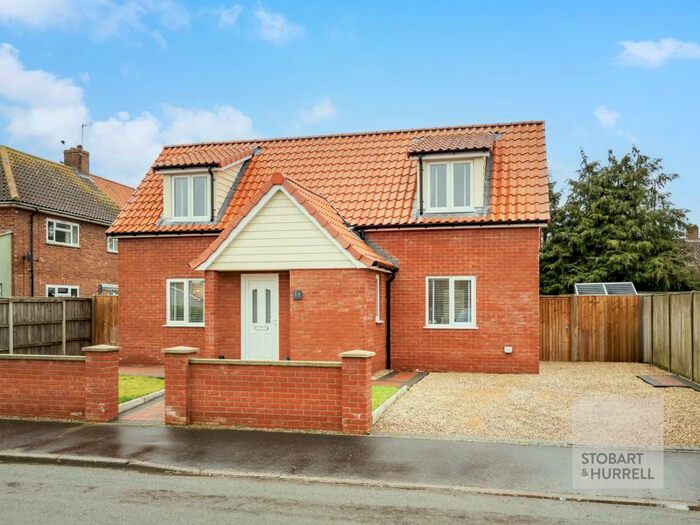3 Bedroom Detached House For Sale In Addison Close, Coltishall, Norfolk, NR12