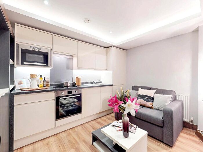 Apartment To Rent In Apt, Oasis Residence #, LS2