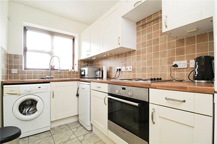 2 Bedroom Apartment To Rent In Kingston Gardens, Croydon, CR0