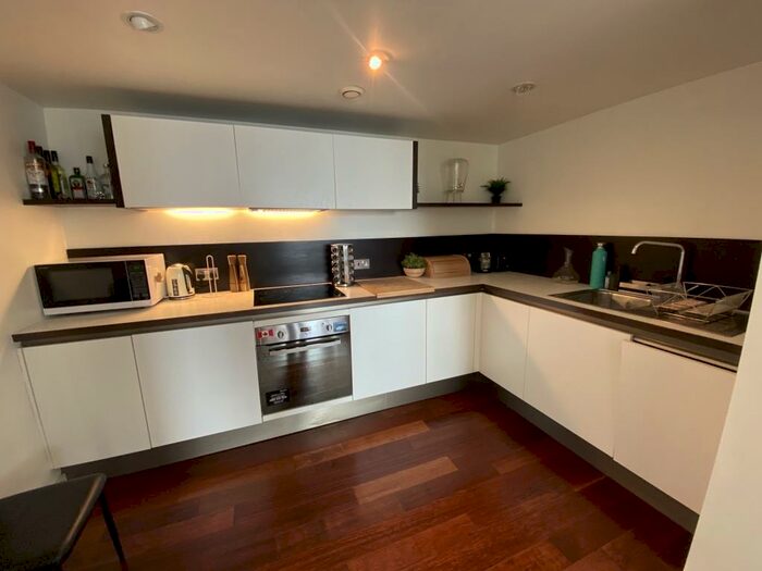 2 Bedroom Apartment To Rent In West Tower, Brook Street, L3