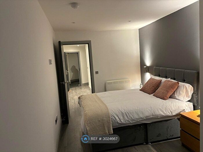 2 Bedroom Flat To Rent In Bolton Road, Bradford, BD1
