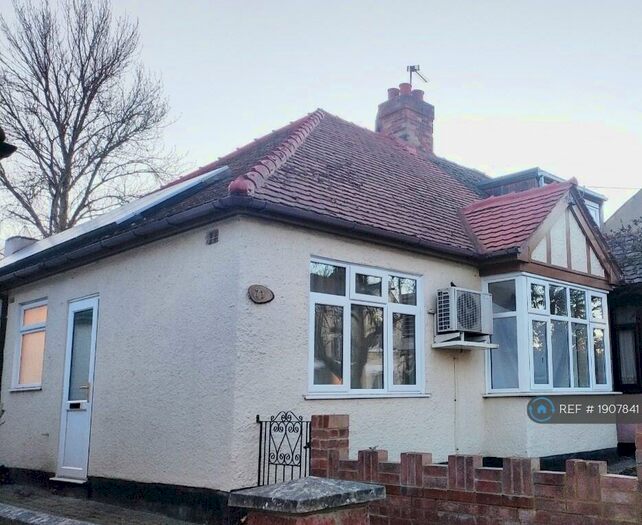 3 Bedroom Semi-Detached House To Rent In Blanmerle Road, London, SE9