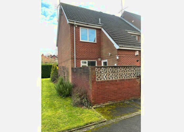 2 Bedroom Flat To Rent In Raibank Gardens, Woodthorpe, Nottingham, NG5