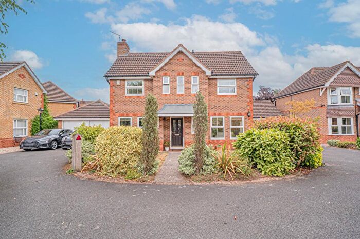 3 Bedroom Detached House For Sale In Lapwing Drive, Hampton-In-Arden, B92